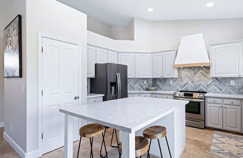 Raisin House | Sophisticated Contemporary Retreat@ Ft Washington