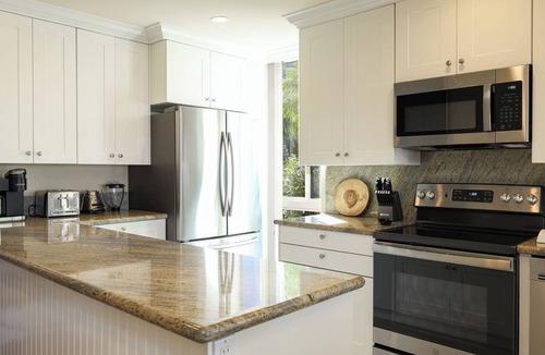 Townsite Condo | Sounds of the Ocean Harbor Views Walk to Shop and Dine.