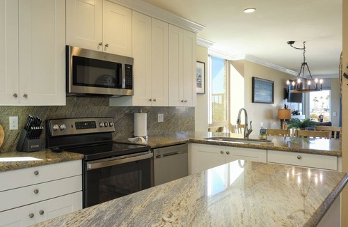 Townsite Condo | Sounds of the Ocean Harbor Views Walk to Shop and Dine.