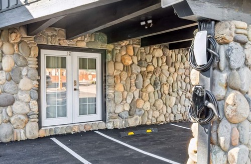 Lakeside Park Apartment | South Lake Chalet #4