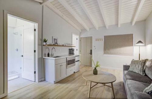 Lakeside Park Apartment | South Lake Chalet #5