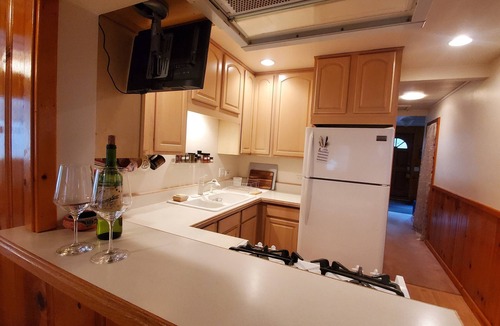 South Lake Tahoe House | South Lake Tahoe Adventure Homebase with attached garage