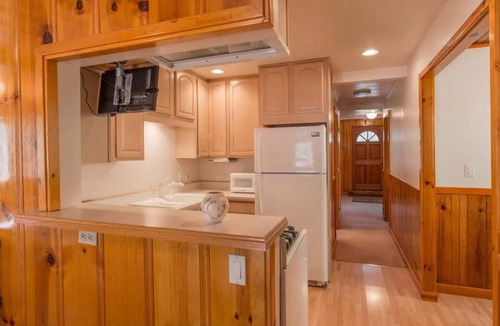 South Lake Tahoe House | South Lake Tahoe Adventure Homebase with attached garage