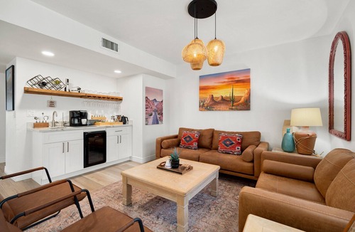 Desert Foothills Estates House | South Mountain FREE HEAT pool & Hot Tub Walk to Trails &Park