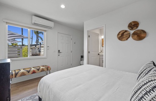 South Oceanside Hotel | South Oceanside Bunalow 8 - Deluxe Work and Stay Full Studio + Patio