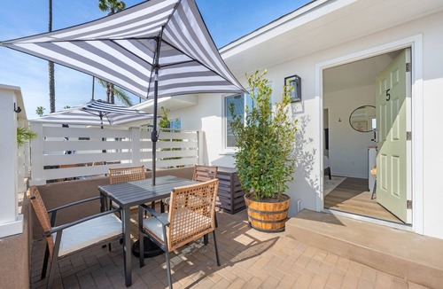 South Oceanside Hotel | South Oceanside Bungalow 5 - Deluxe Queen Studio + Patio