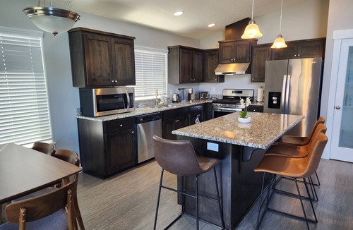 Salem House | South Salem - Close to I-5 and Costco, easy Shop and Eat