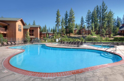 Round Hill Village House | South Shore Resort 2BR Apartment