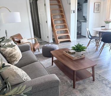 Medford Apartment | Southern Comfort - Hot tub - Modern - Relaxing