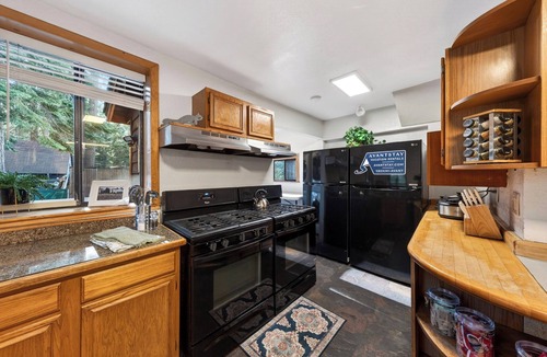 Tahoe Island House | Spa + Games + Patio Dining | Mins to Emerald Bay + Lake | Lakesong Lodge