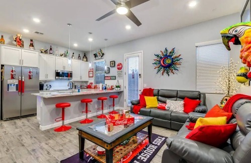 Terracita House | Spacious 1 Bd guesthouse. 1 QS bed +1 QS sleeper sofa Close to Spring training