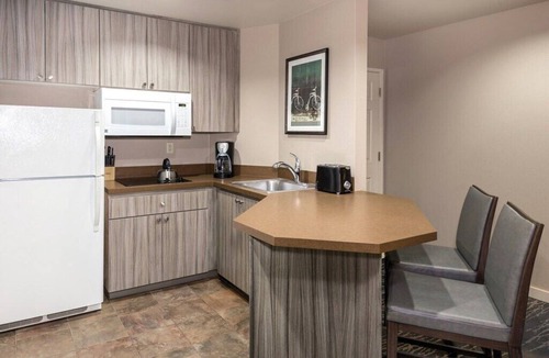 Redmond Apartment | Spacious 1 BR | Eagle Crest
