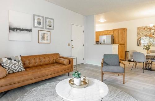 Centerville Apartment | Spacious 2BR Apartment in Fremont + Parking
