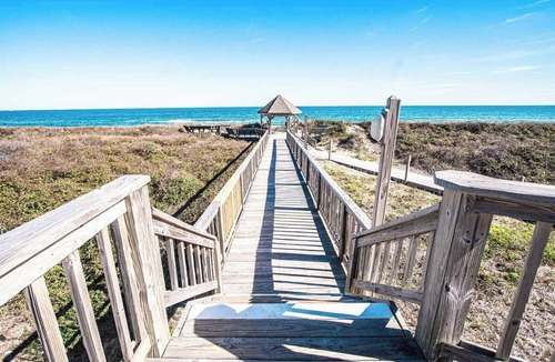 Duck Condo | Spacious 2BR Condo w/Beach Access