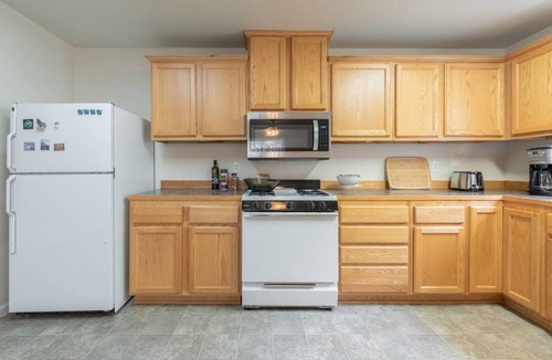 Roseville House | Spacious 2BR House Historic Downtown Roseville