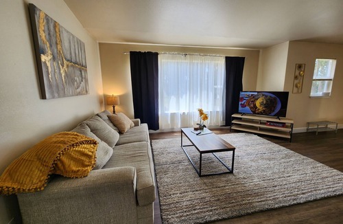 McKinleyville House | Spacious 3-Bedroom Eucalyptus House