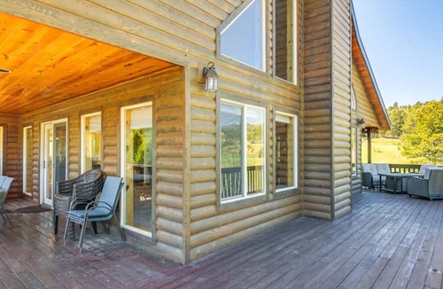 Long Valley Junction Cabin | Spacious 3-bedroom cabin in beautiful Alton with AC