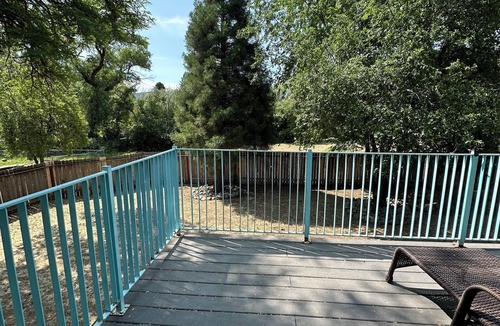 Yreka House | Spacious 3-bedroom home with balcony, office, and A/C