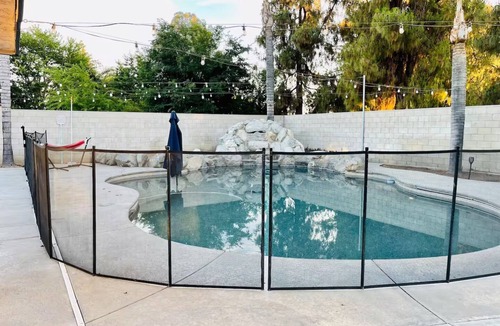 Greenacres House | Spacious 3-bedroom house with pool in a peaceful area in Bakersfield.