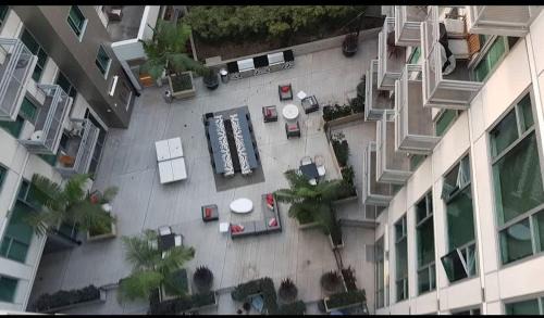 East Village Apartment | Spacious 3bed Apt with pool close to SDCC