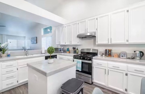 Elk Grove House | Spacious 3BR Home - Fast WiFi - Prime Elk Grove