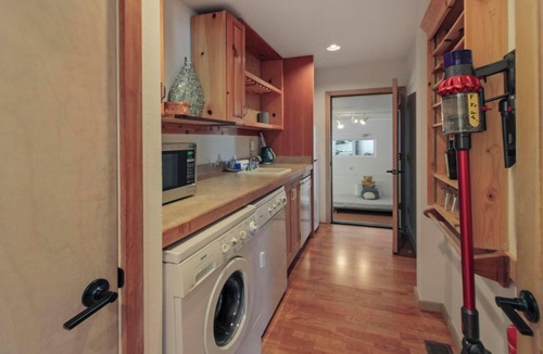 Lake Forest Cabin | Spacious 4/5BR 4BA Tahoe Retreat w/Hot Tub – Walk to Lake & Near Ski Resorts