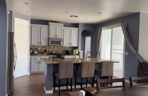 Elk Grove House | Spacious 4-bedroom house in brilliant Elk Grove with AC, WiFi