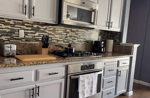 Elk Grove House | Spacious 4-bedroom house in brilliant Elk Grove with AC, WiFi