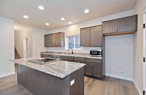 Gold Hill House | Spacious 4-bedroom house in Historic Gold Hill w/FREE-WIFI-HOT TUB-24HRSECURITY