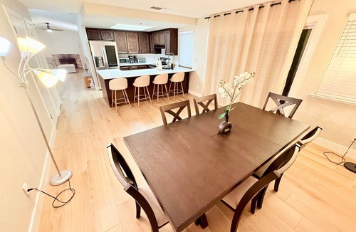 Roseville House | Spacious 4-bedroom house with AC in charming Roseville