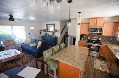 Murray House | Spacious 4-bedroom home centrally located between the Cottonwoods and Park City