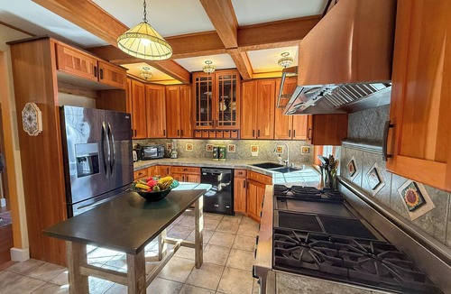 Napa House | Spacious 4-bedroom house in Charming Downtown Napa!