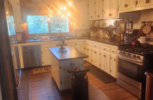 Quincy House | Spacious 4-bedroom house in charming Quincy with WiFi