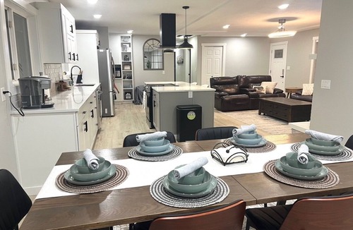 Aloha House | Spacious 4-bedroom single level home in Beaverton close to Intel/Nike/Golf