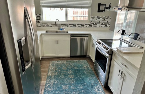 Sacramento House | Spacious 4BD/2BA single story family home in safe and quiet neighborhood