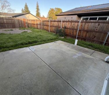 Roseville Ski Chalet | Spacious 4BR Family Home Free Parking, Fast WiFi, Near Galleria & Fountains