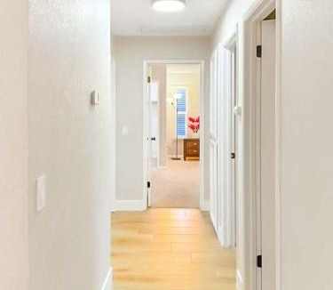 Roseville Ski Chalet | Spacious 4BR Family Home Free Parking, Fast WiFi, Near Galleria & Fountains