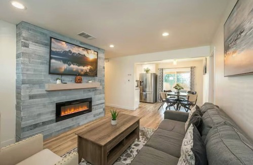 Lincoln Acres House | Spacious 4BR Game Room Fire Pit Near Zoo