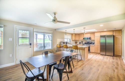 Fletcher Hills House | Spacious 4BR + Loft - Fletcher Hills Retreat