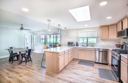 Fletcher Hills House | Spacious 4BR + Loft - Fletcher Hills Retreat