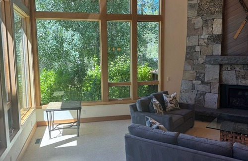 Olympic Valley House | Spacious 5-bedroom house in Olympic Valley with WiFi, game room, hot tub.