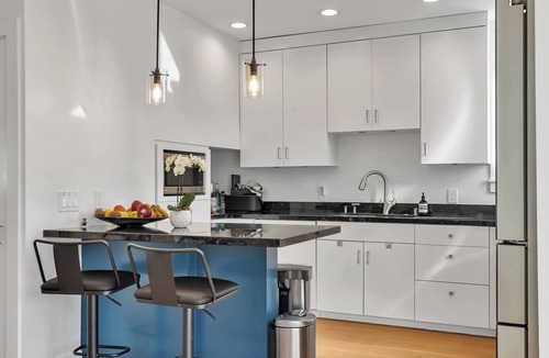 Bernal Heights House | Spacious 5-bedroom house - AC, Wifi, Sauna, Sundeck, Garden, Home Cinema…