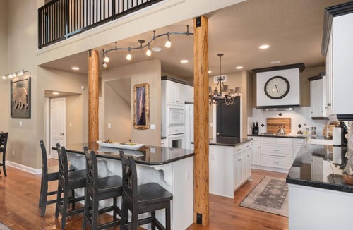 Bass Lake Cabin | Spacious 5 Bedroom Bass Lake Cabin with Bonus Room. Bass Lake Luxury!