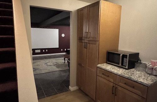 St. George House | Spacious 5-bedroom house in awesome St. George with AC, WiFi