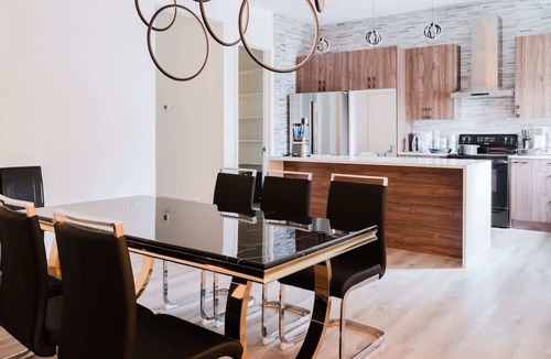 Murray House | Spacious 5-Bedroom Home in Murray w/Garden Views