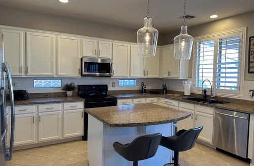 Avondale House | Spacious 5-bedroom house Avondale Sox Dodgers State Farm Stadium Nascar