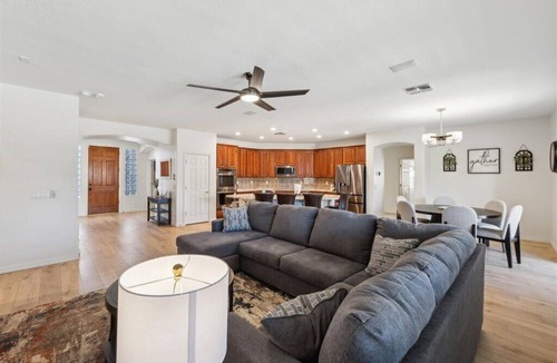 Palm Valley House | Spacious 5-bedroom house with Heated Pool, hot tub and fire pit.