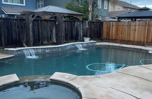 Turlock House | Spacious 5-bedroom house pool with WiFi, AC in awesome Turlock