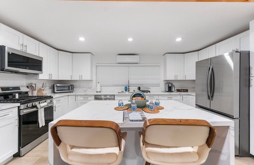 Otay House | Spacious 5-bedroom house in fabulous Chula Vista with WiFi, AC