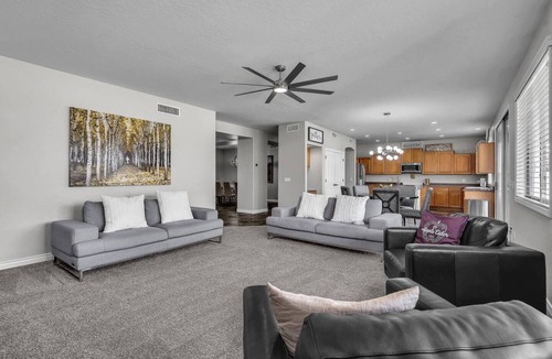Gateway Ranch House | Spacious 5 BR, 3.5 BA, 4000+sf, WiFi, Pool,Hot Tub